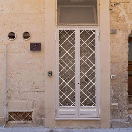 Essential Suite By Dimora Barocca Lecce Exterior photo
