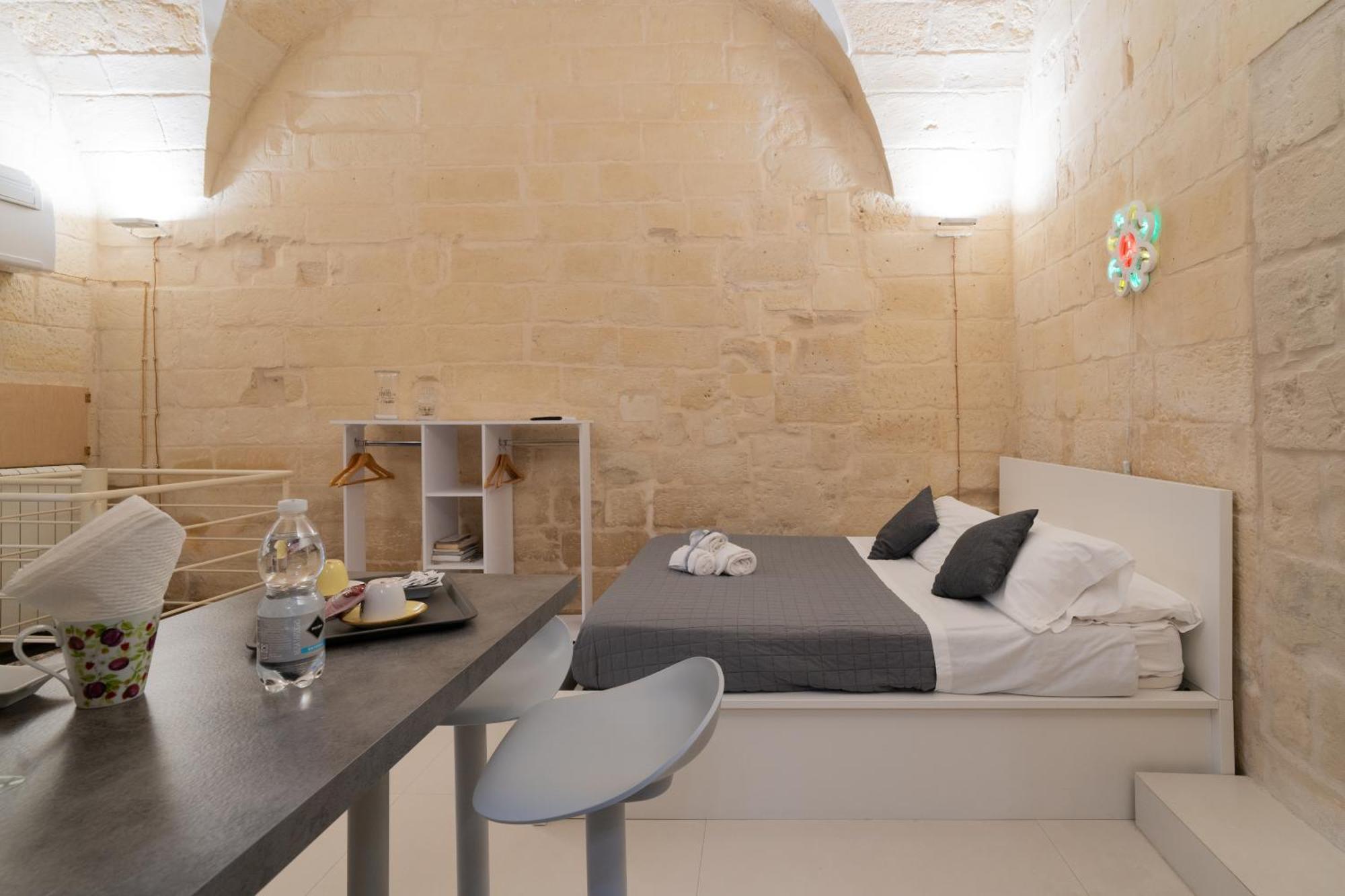 Essential Suite By Dimora Barocca Lecce Exterior photo